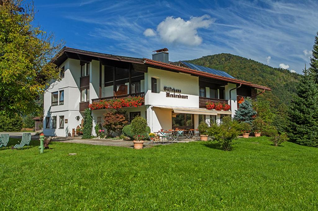 Gästehaus Menkenbauer inkl. Chiemgaukarte - 1
