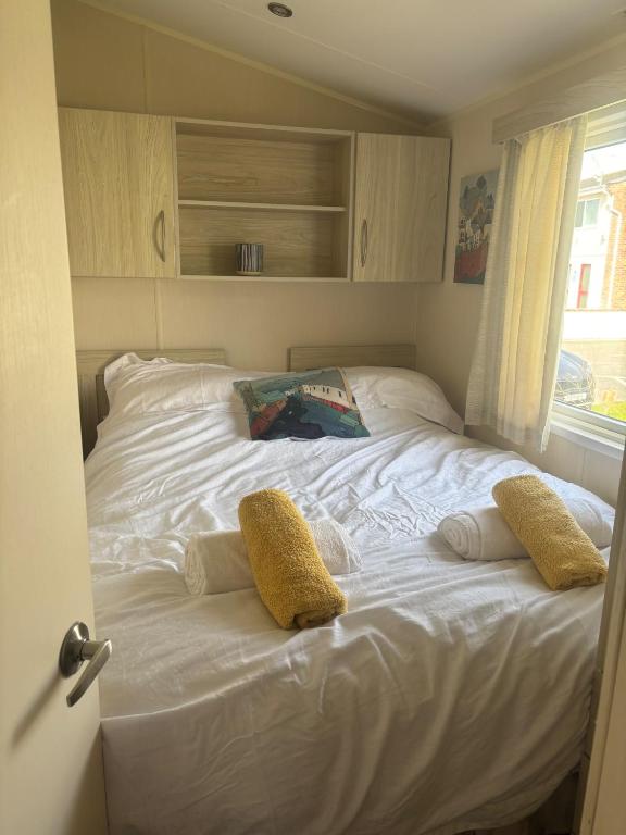 Newquay Bay 3-Bed Caravan, Sleeps 6 photo 6