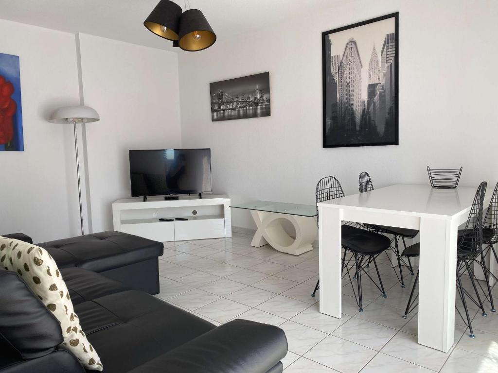 Bel Appartement T2 avec Terrasse et Garage à Balaruc-les-Bains - FR-1-553-269 - 2
