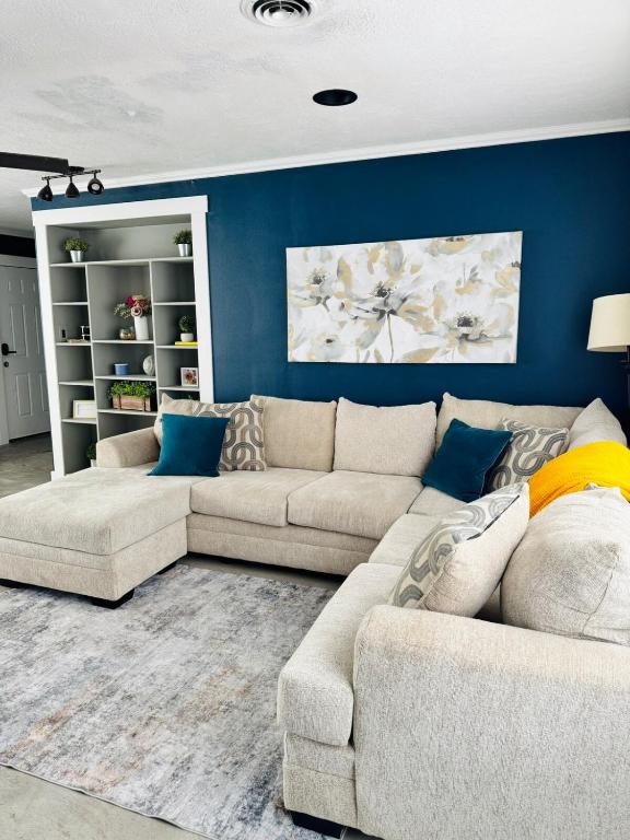 Big home in the heart of Sulphur, Sulphur