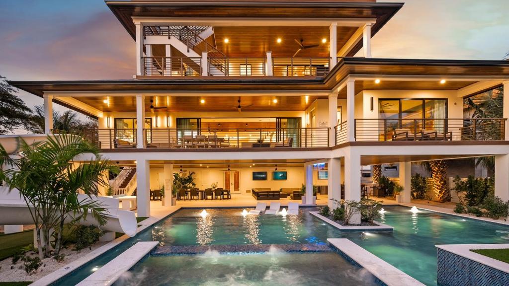 Deep Blue Sea, Sarasota