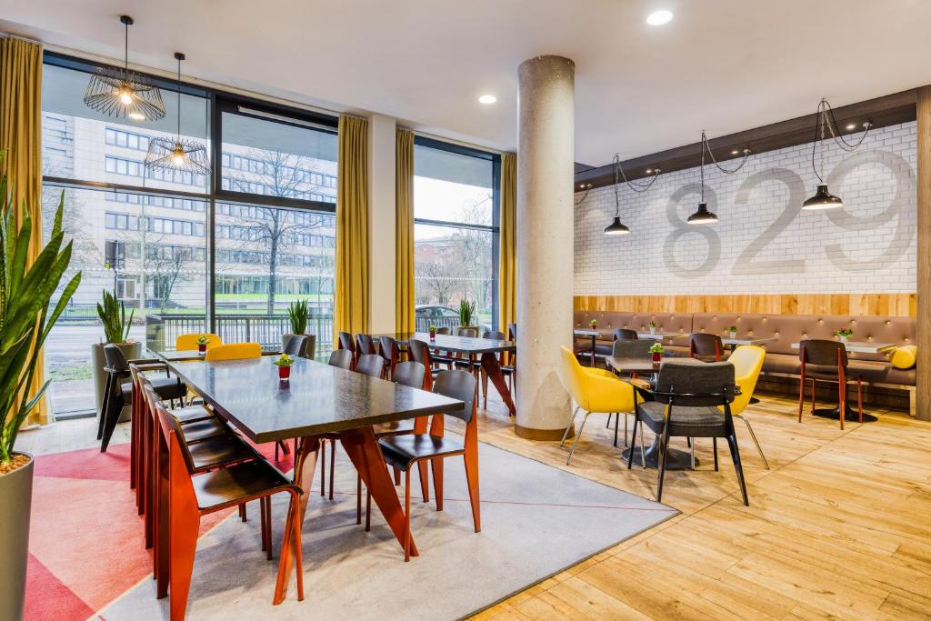 Shared lounge/TV area