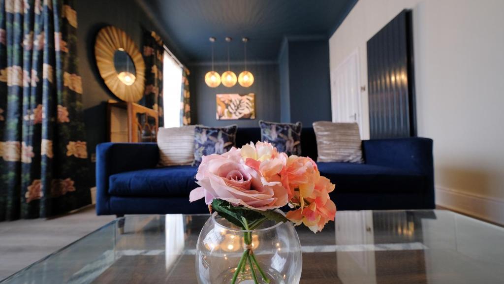 Crows Nest - Near North Bay Beach, Scarborough