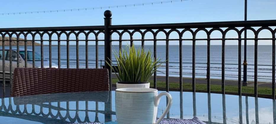 Apartment 12, The Moorings - Ground floor, accessible shower, 1 minute to beach - sea view, Filey