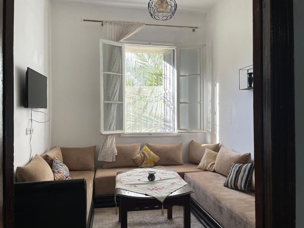 Charming Apartment with Sea View 5 Min Walk to City Center, Tanger