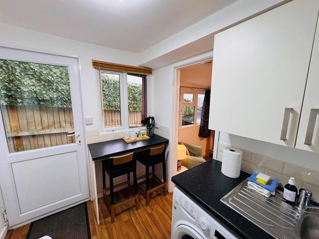 The Rural Woodside Cabin photo 4