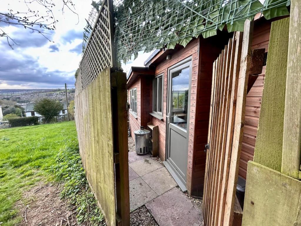 The Rural Woodside Cabin photo 8