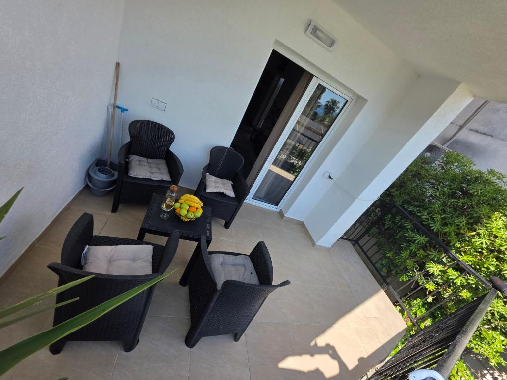 Apartmani Komatina Đenovići 2 - 5