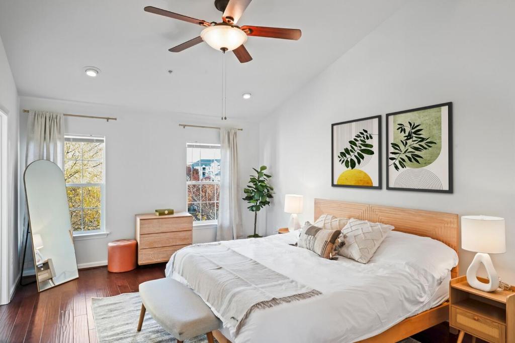 Gem in Germantown Walk to Restaurants & Shops!, Germantown