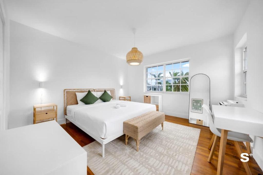 Spacious 1BD Beachside Apt with Free Parking, Miami Beach