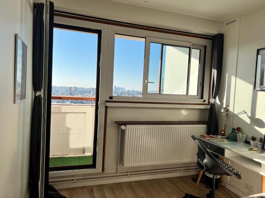 Chambre privée dans appartement femmes uniquement vue Tour Eiffel et piscine - 3