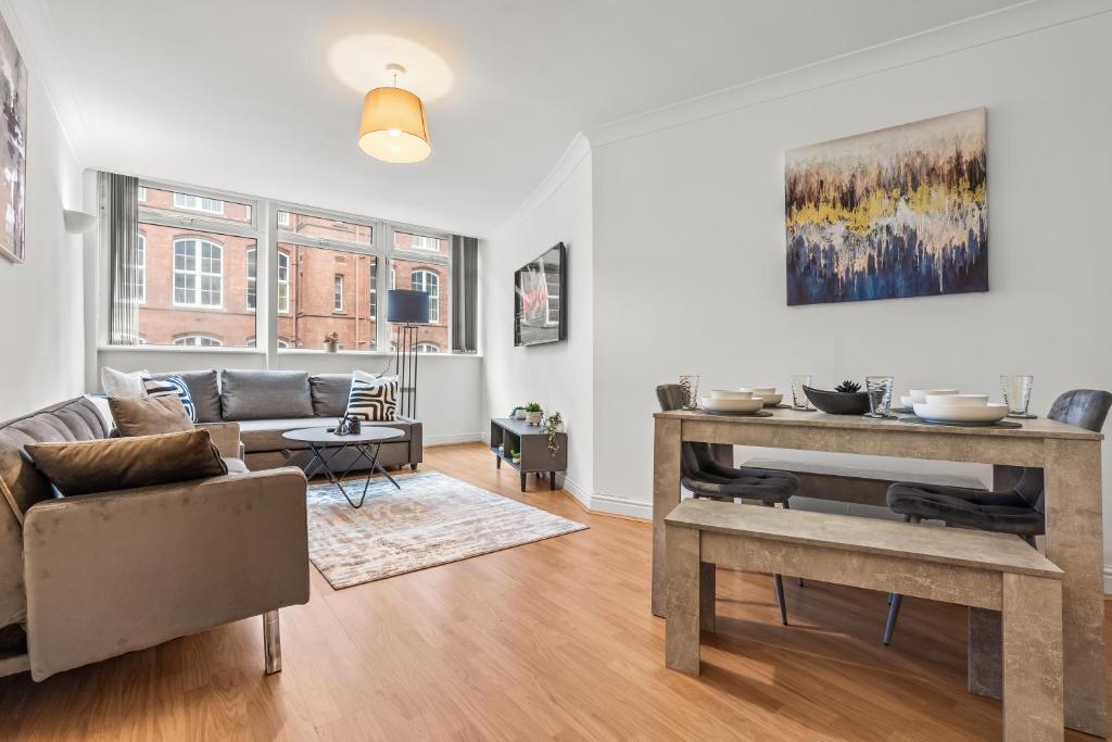 Leeds Central Modern Flat - Sleeps 6, Central Station