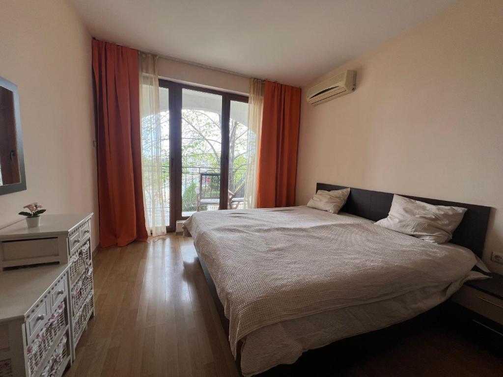 Sea Side Apartment with Balcony, Sveti Vlas