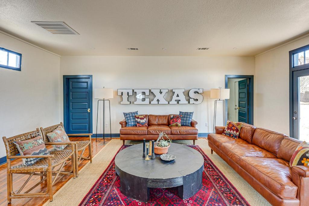 Southwest Escape in Fort Davis Walk to Dining!, Fort Davis