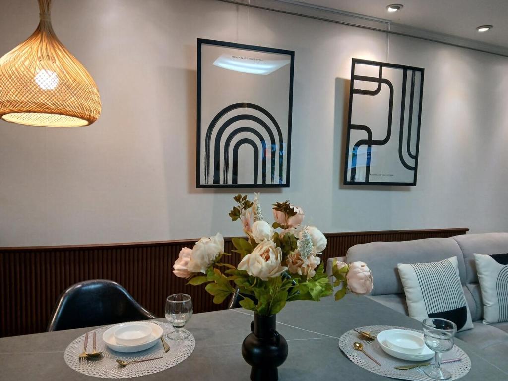 Yongsan Hyochang Park 3 minutes, breakfast included, luggage storage service,Free van pickup service for more than 5 nights, Seoul