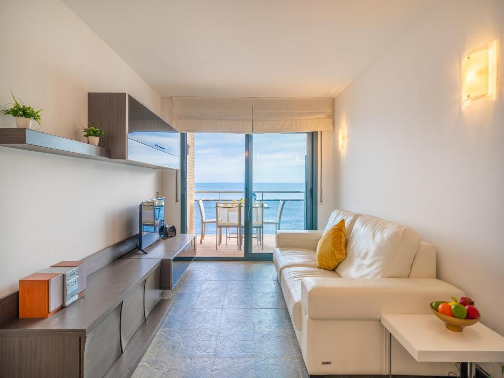 Apartment in L'Escala with Beachfront Views, L' Escala
