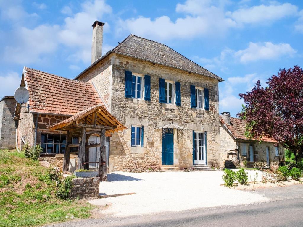Charming House in Coubjours with Pool, Coubjours