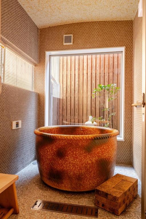 潮宿enjoykeys A private rental space with a Japanese garden