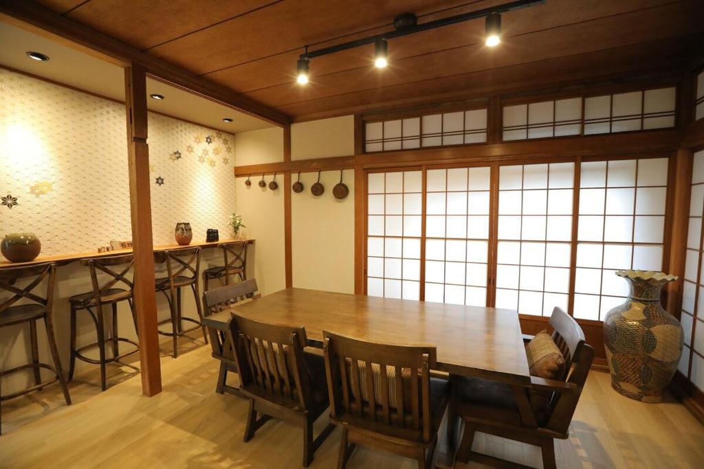 潮宿enjoykeys A private rental space with a Japanese garden