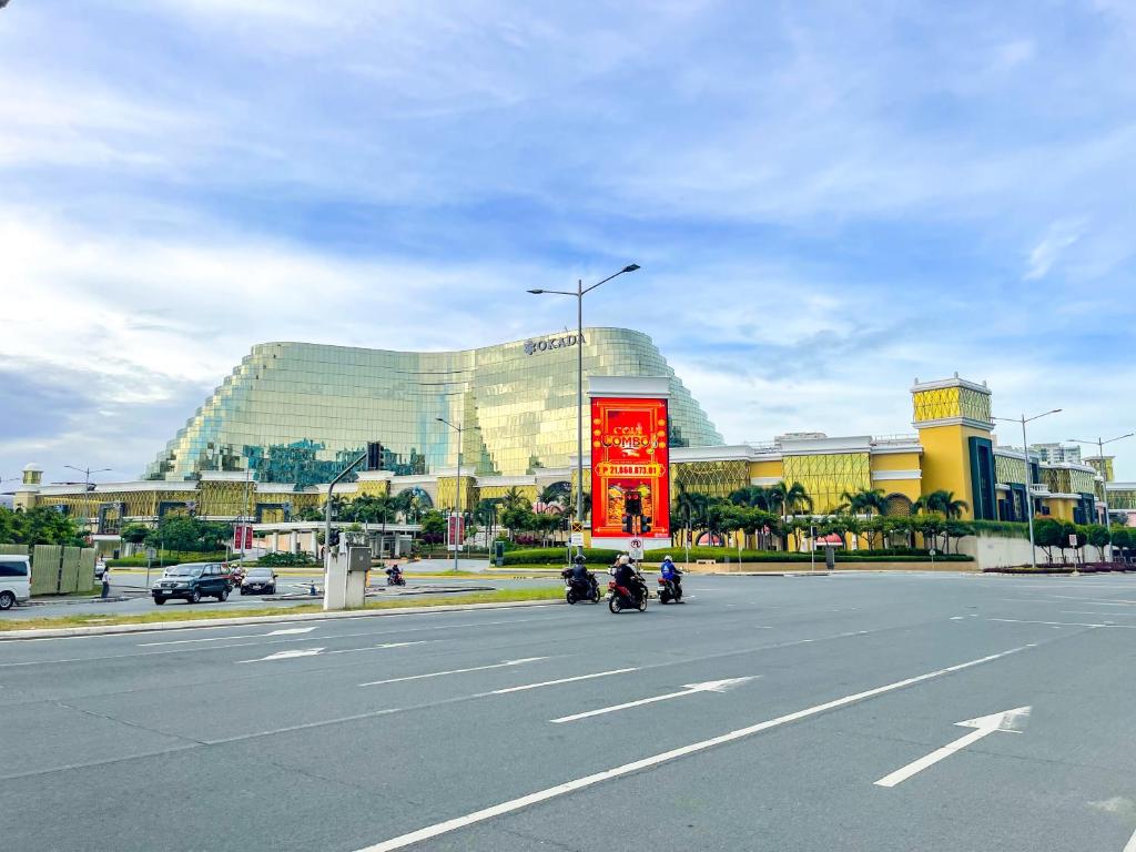 Lovely 2 bedroom near Airport & Okada, Manila