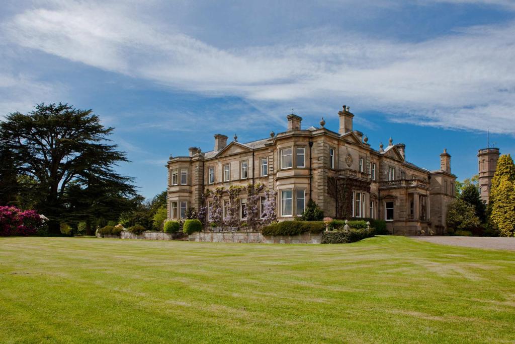 Errol Park - Stately Home & Views Sleeps 40, Errol