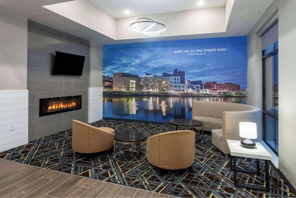 La Quinta Inn & Suites by Wyndham Coralville Iowa City フロント・ロビー