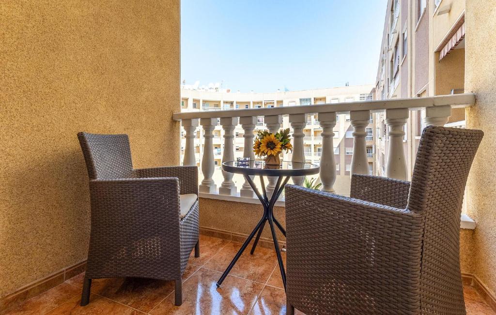 Gorgeous Apartment In Torrevieja - 2