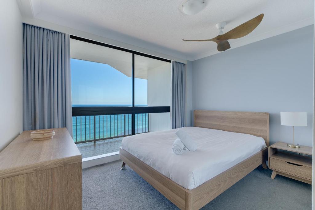 Breathtaking Ocean Views from 28th-Floor Paradise, Gold Coast