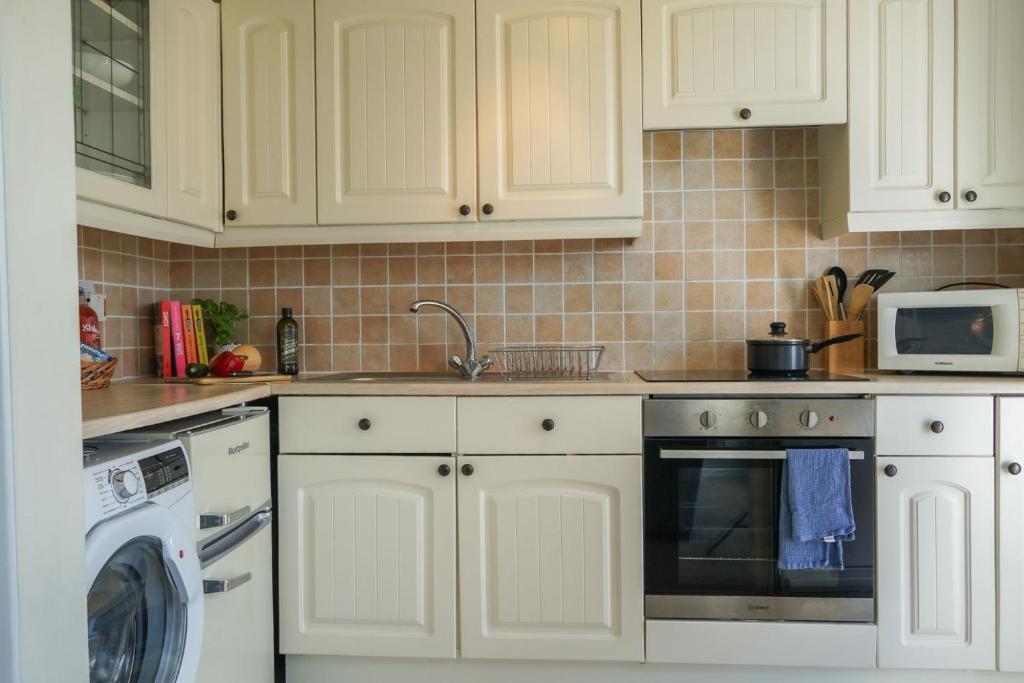 River Dart Views Bungalow, Galmpton photo 8