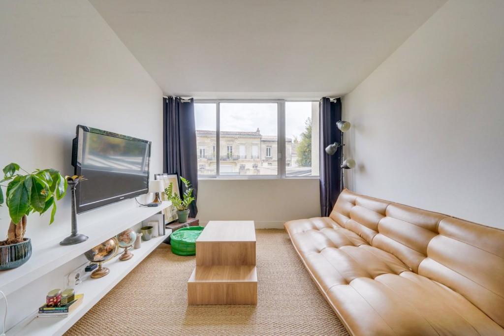 Charming, modern flat with private parking, Bordeaux