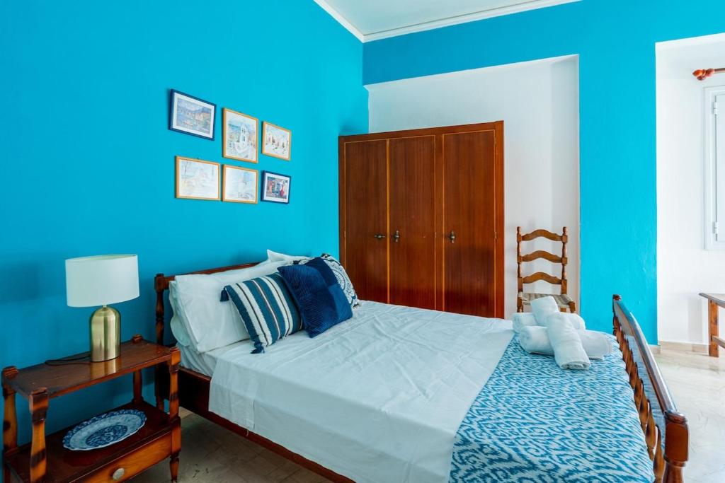 3-Person Apartment in city center by AlecosStudios, Póros Kefalonias