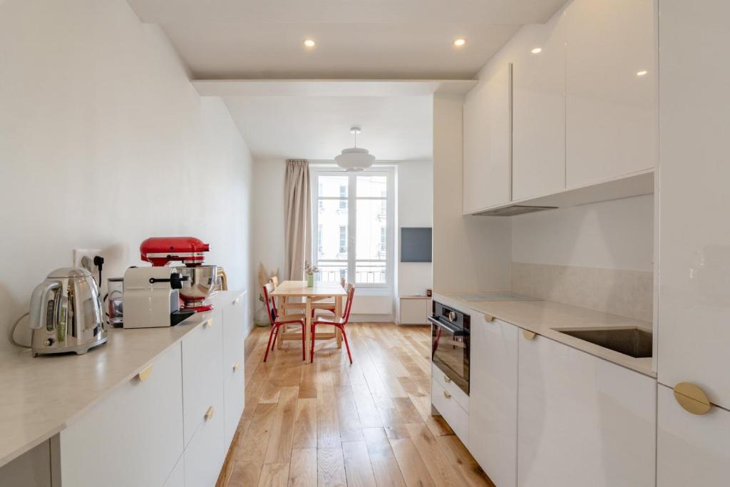 Cozy Faubourg St Martin retreat - 2