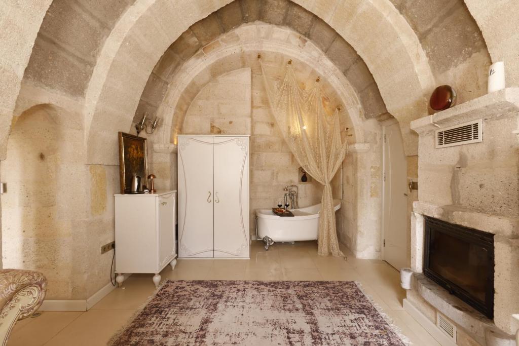 アナテレイン ブティック ケーブ ホテル (Anatelein Boutique Cave Hotel) バスルーム（客室）