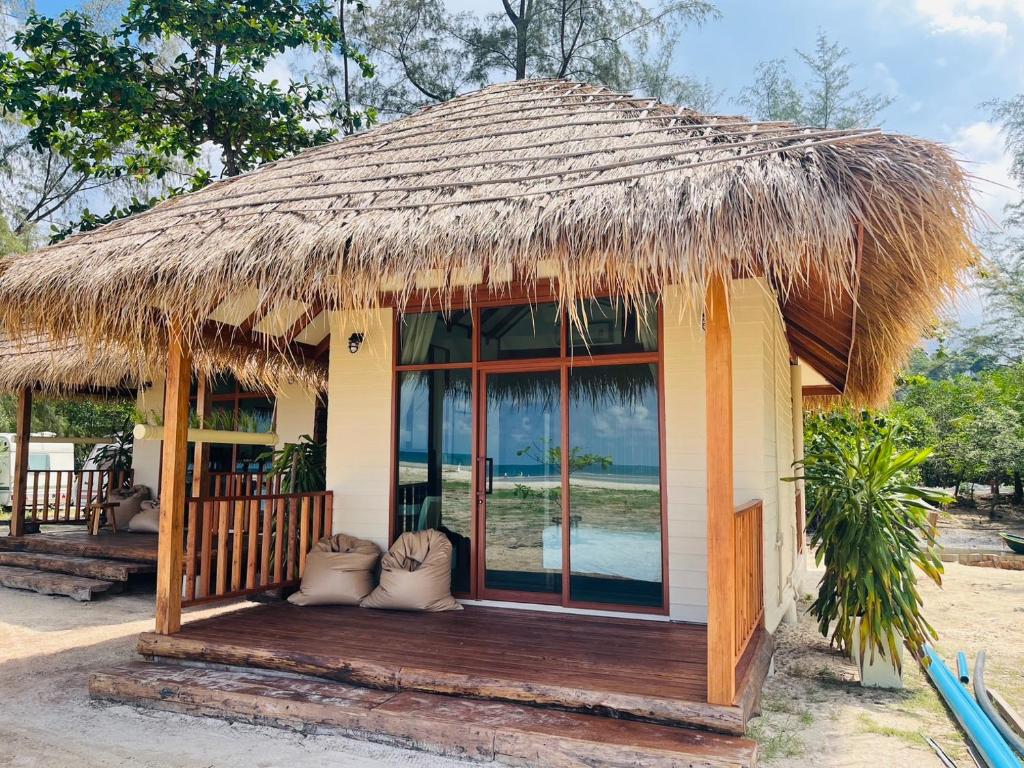 Ray Rai Beach 101, Ban Chek