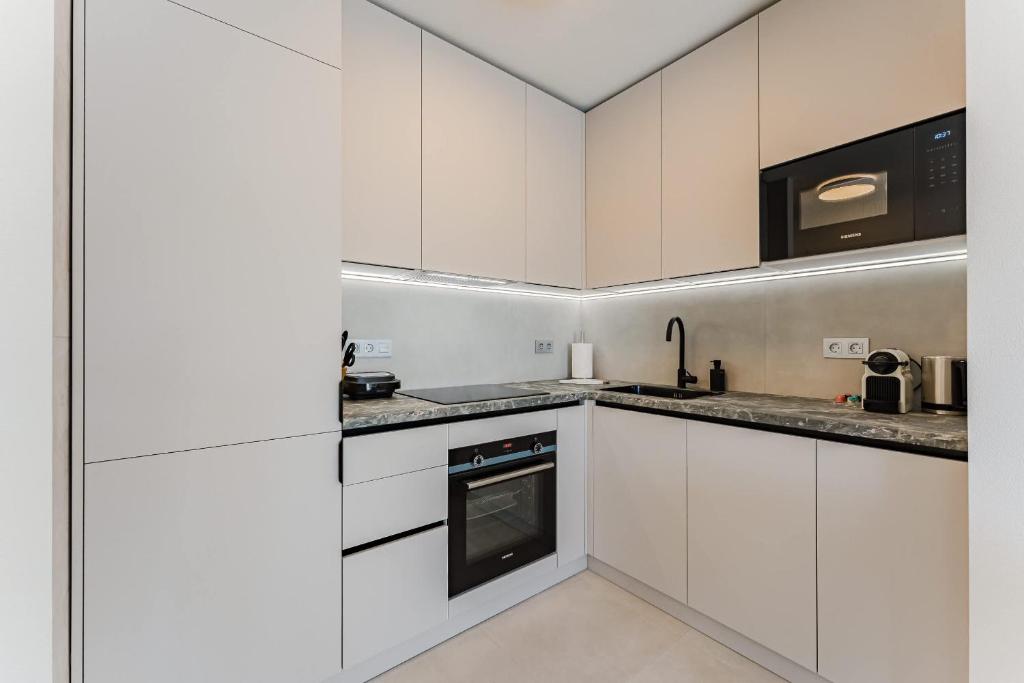 Atlantic View Premium Oceanfront Suite - 5