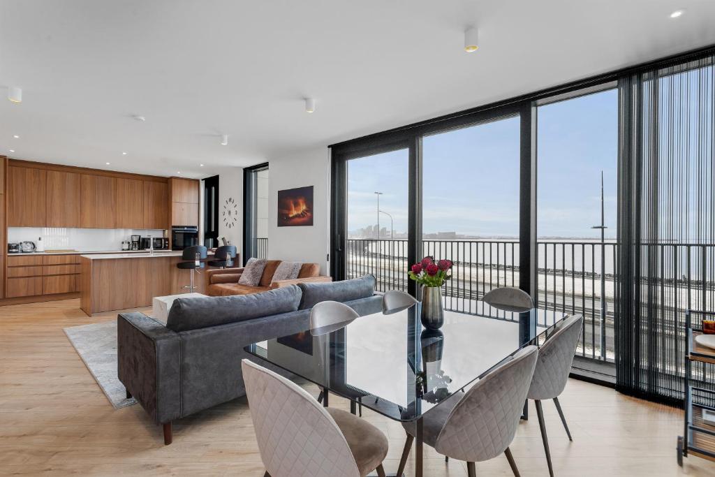 Luxurious Oceanfront - NEW Listing!, Reykjavík