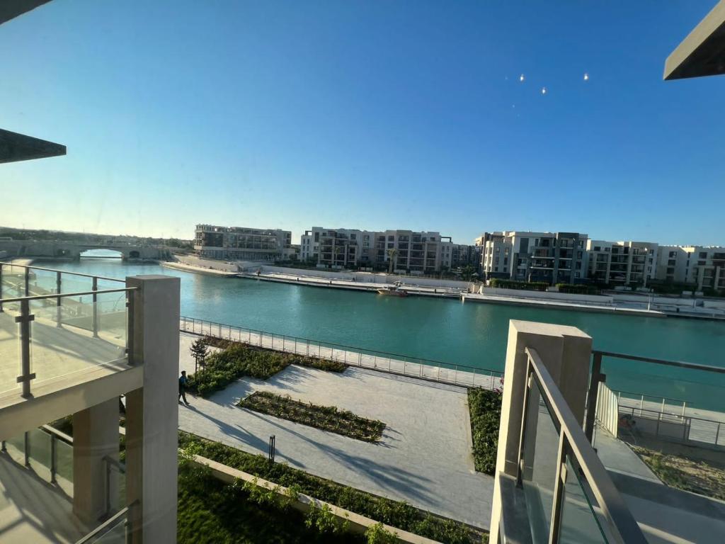 Chalet in Marassi Marina, Canal view with luxurious furniture, El Alamein