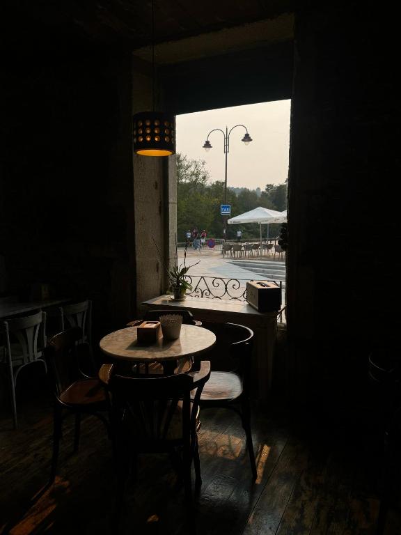 Roots and Boots, Lugo