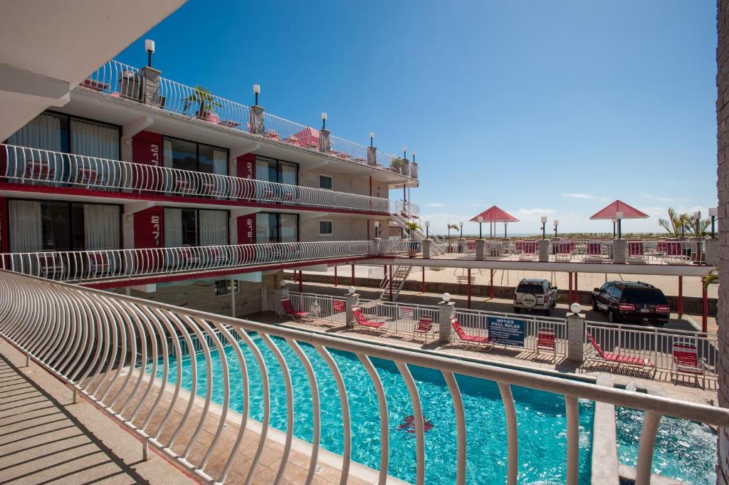 Matador Oceanfront Resort photo