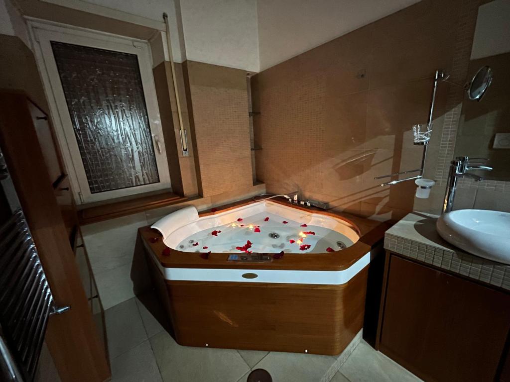 Charm Apartment & Relax Jacuzzi Roma-Gemelli - 3