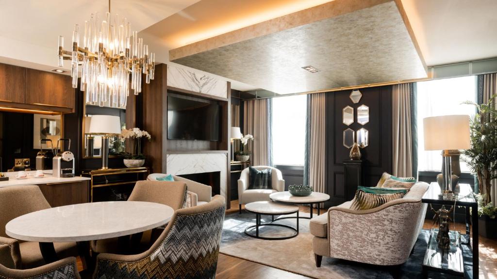 โรงแรมยูโรป้าเบลฟาสต์ (Europa Hotel Belfast)