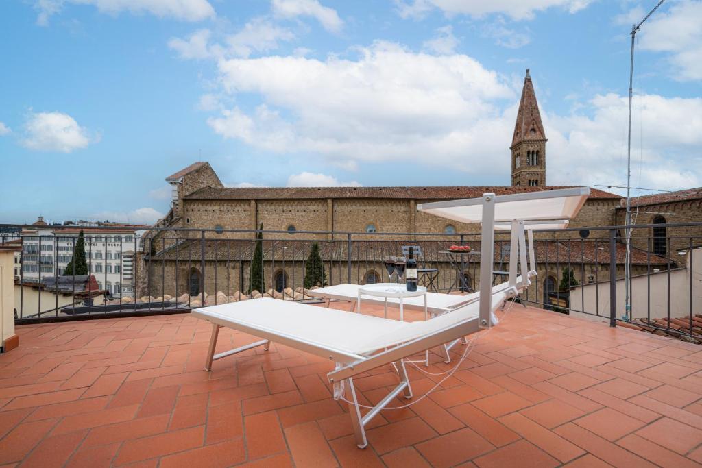 Via Avelli, 4 - Florence Charming Apartments - Attico al 5to piano senza ascensore vicino Stazione Con terrazza con Vista Santa Maria Novella, Florencie