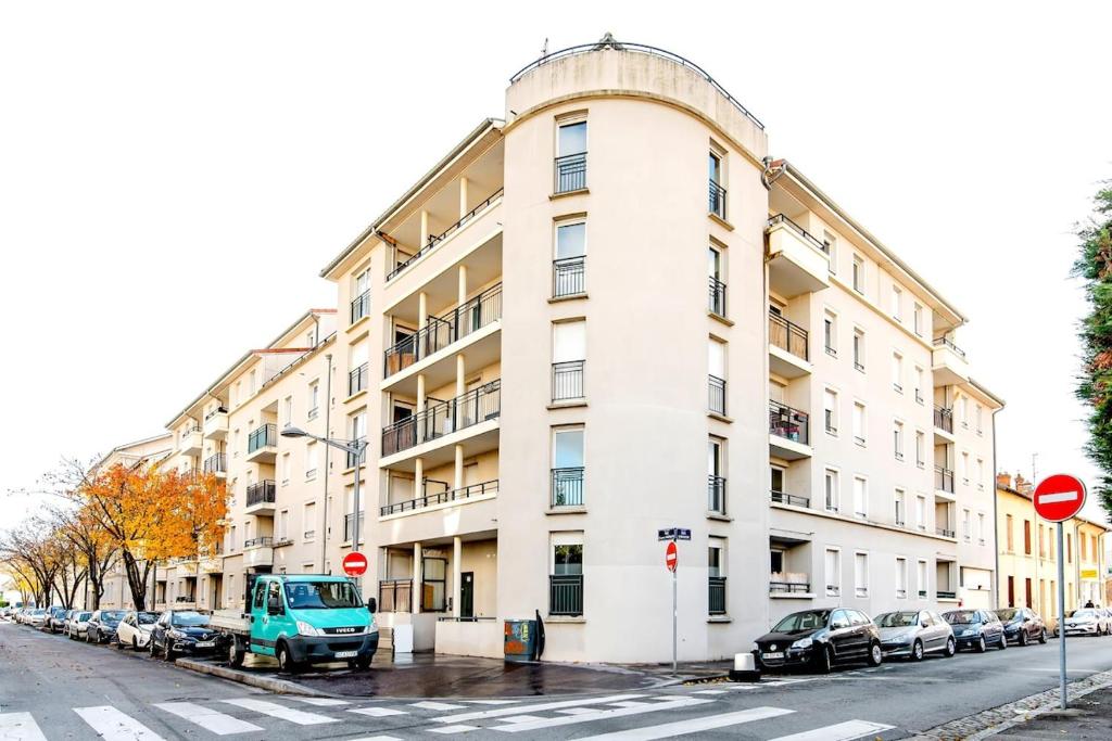 Lyon 8 Beautiful, bright and quiet apartment - 3