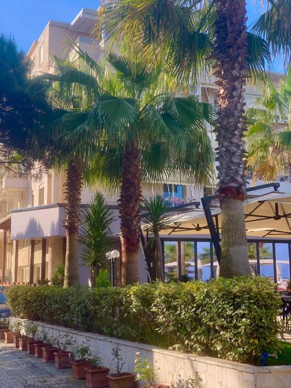 Seaside appartment, Golem