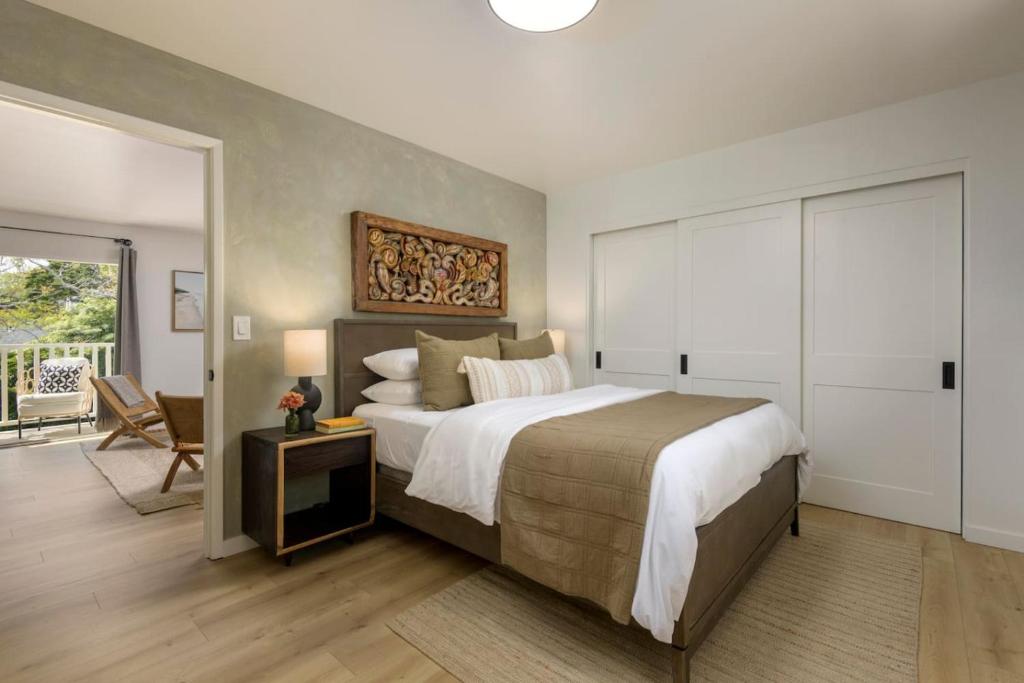 Private Balcony and Coastal Escape, Summerland