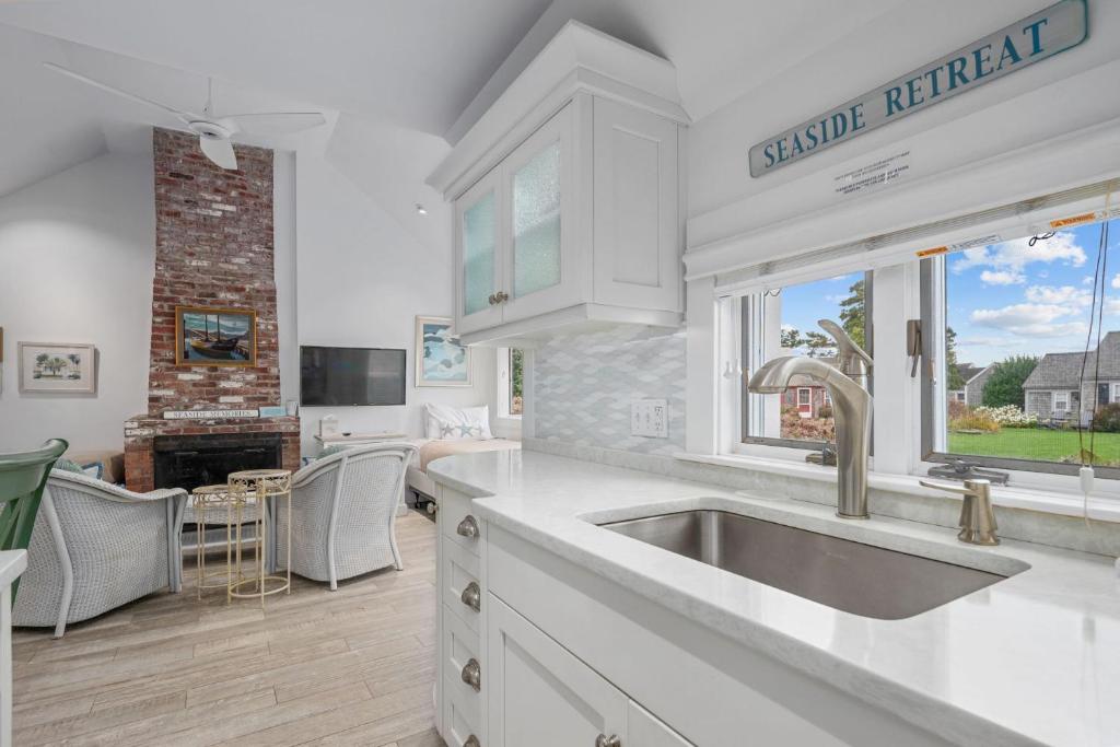 Seaside Cottages - Cottage 36 - Sharons Cottage, South Yarmouth