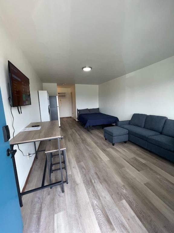 Unit 9 - Stand Rock Studios, Wisconsin Dells