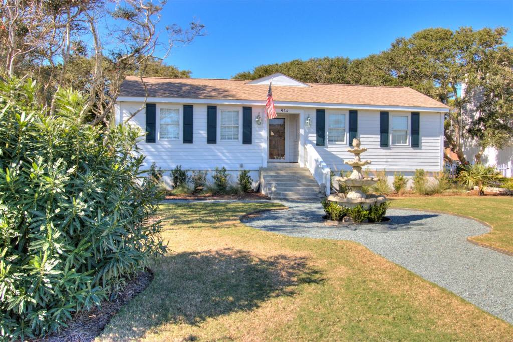 Kure Cottage by Carolina Beach Realty, Kure Beach