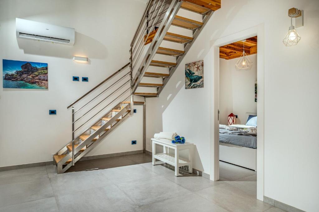 Villa Holidays in Torre Bennistra - 2