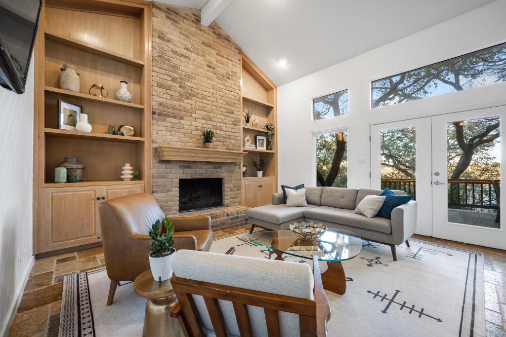 Large Deck & Firepit - Lake Austin Treehouse, Austin